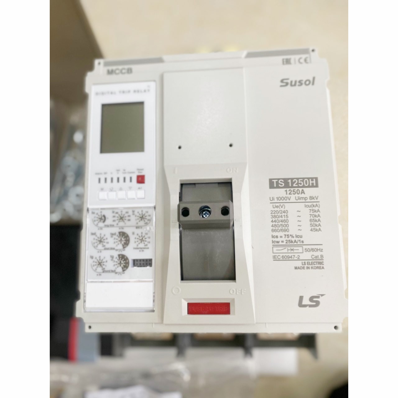 https://vanvh.com/MCCB-Aptomat-khoi-3P-1250A-LS-TS1250H-min