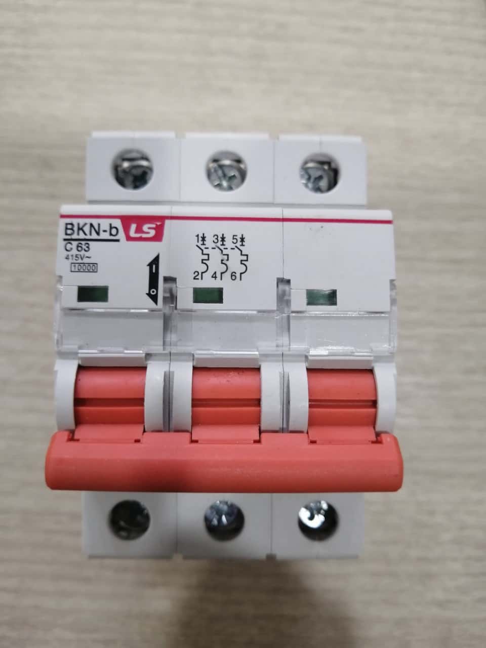 https://vanvh.com/bknb-3p-63a-10ka-1-3893-min